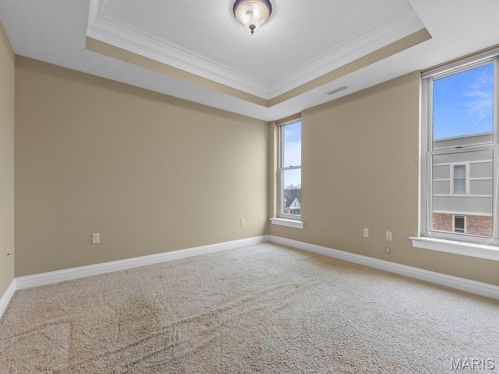 520 North and South Unit: 301