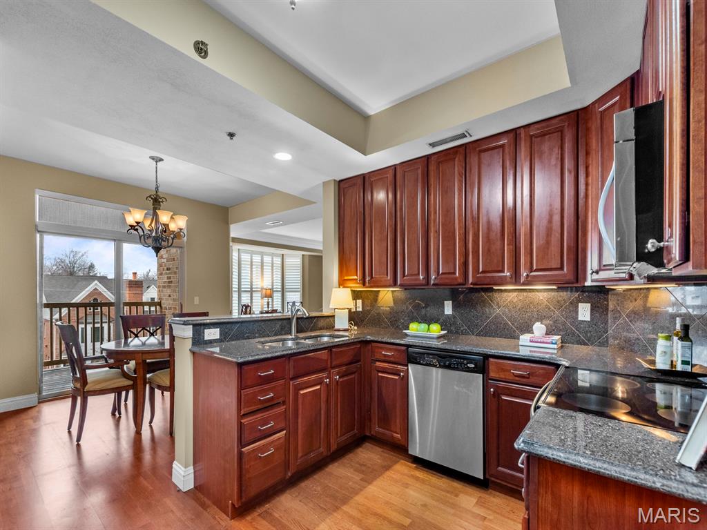 520 North and South Unit: 301