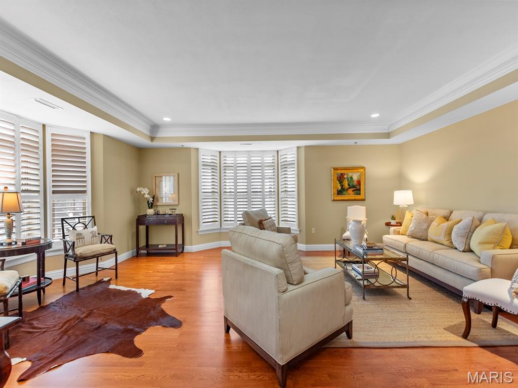 520 North and South Unit: 301