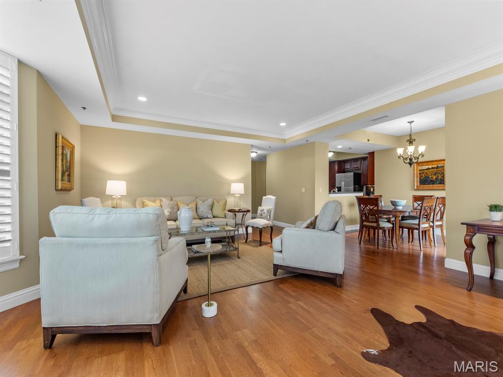 520 North and South Unit: 301