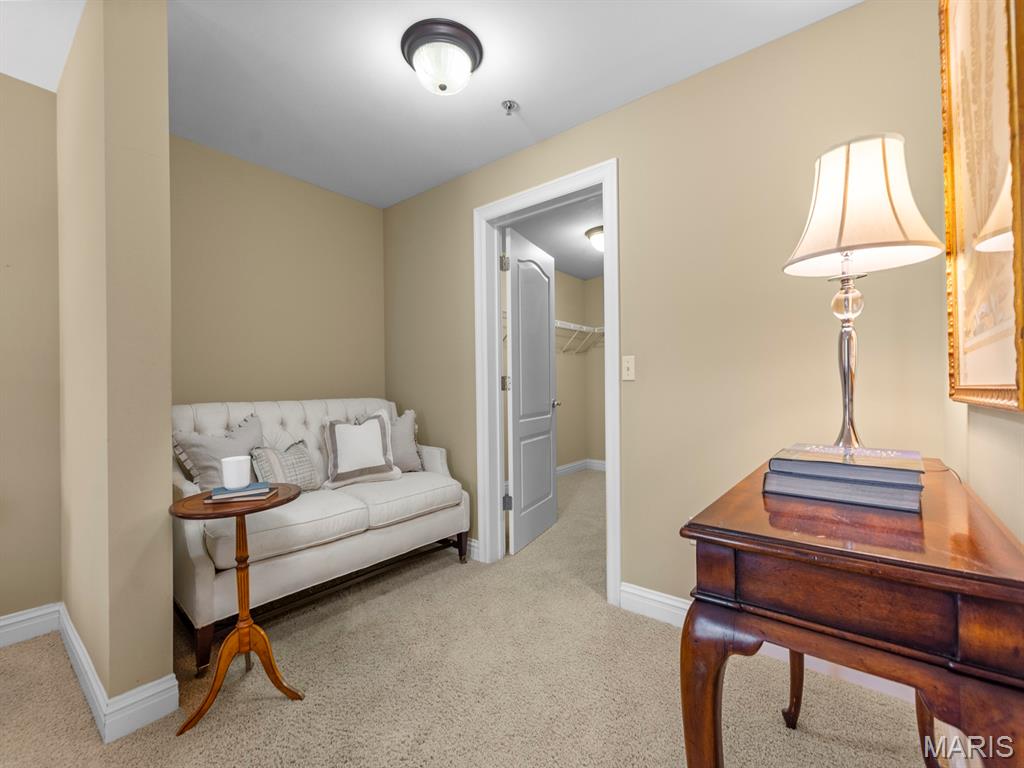 520 North and South Unit: 301