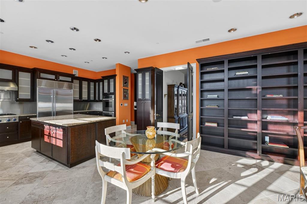 622 Forest Court Unit: 4A