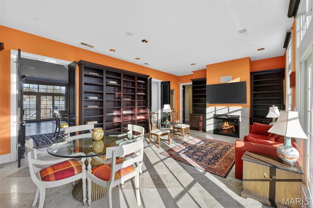 622 Forest Court Unit: 4A