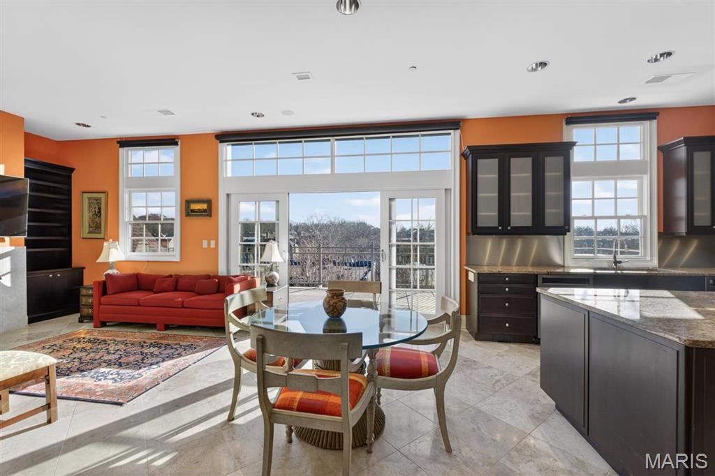 622 Forest Court Unit: 4A