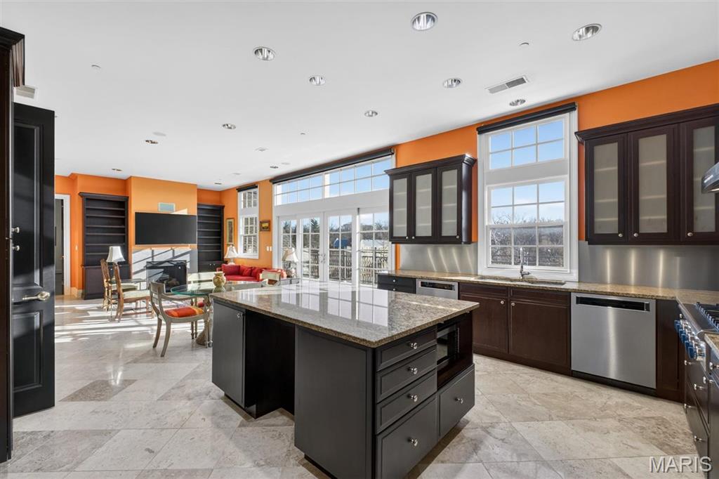 622 Forest Court Unit: 4A