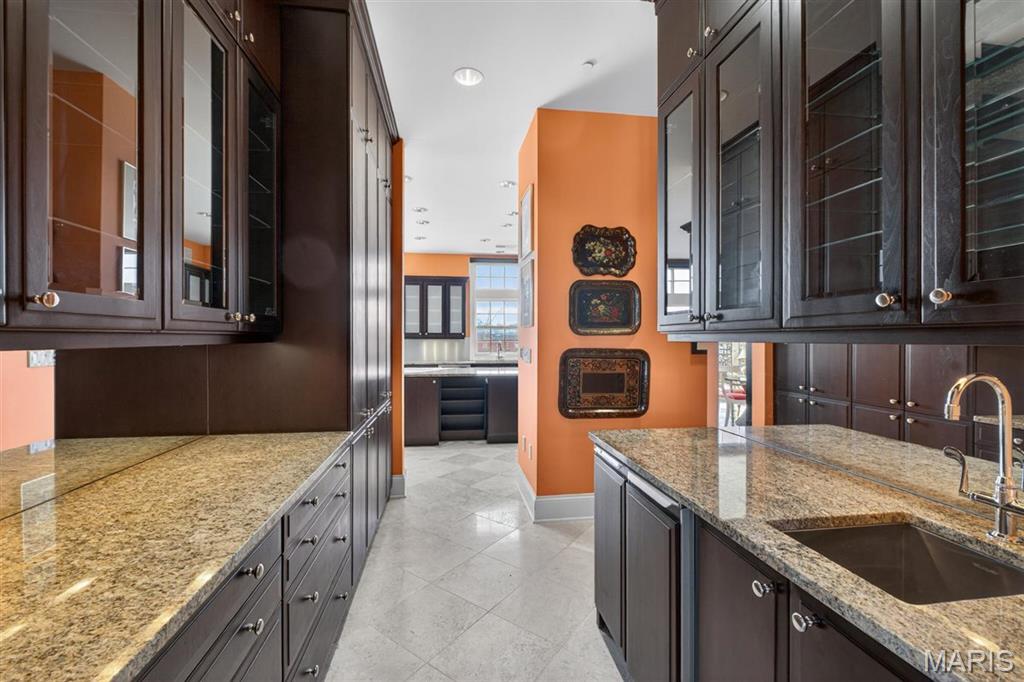 622 Forest Court Unit: 4A