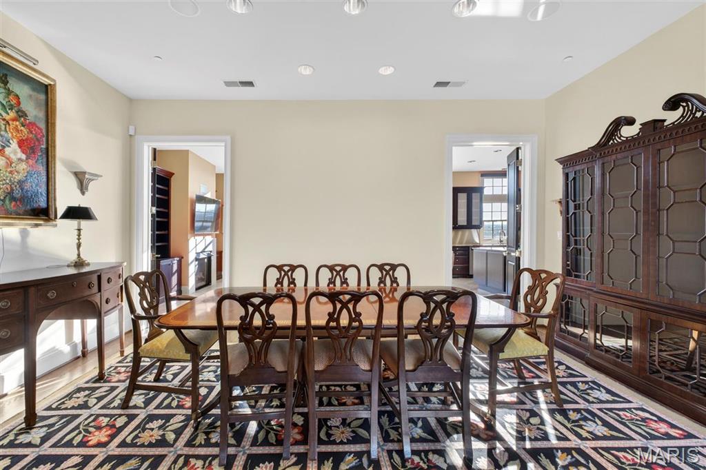 622 Forest Court Unit: 4A