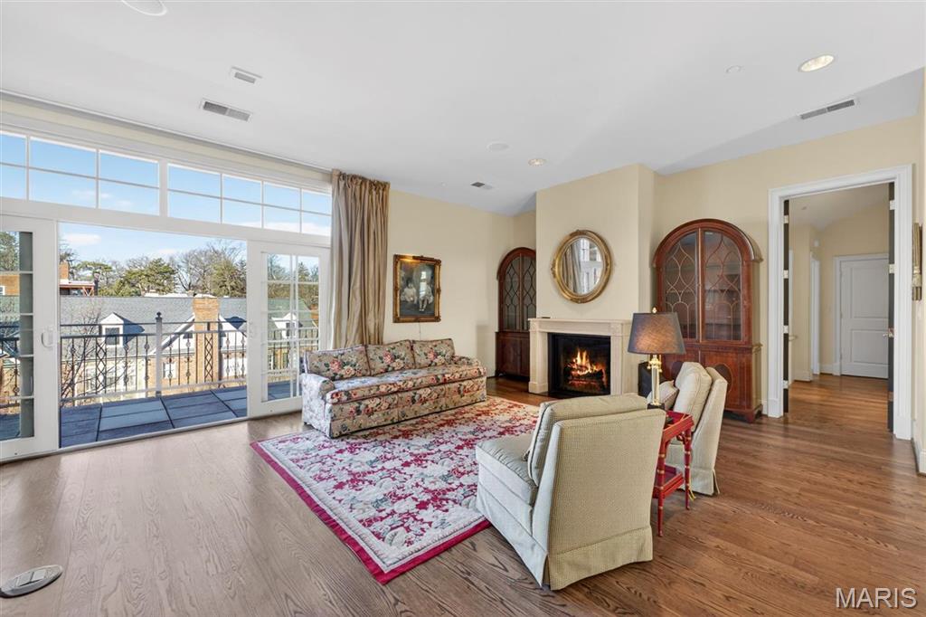 622 Forest Court Unit: 4A