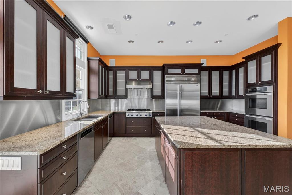 622 Forest Court Unit: 4A