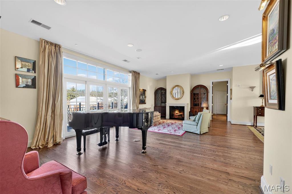 622 Forest Court Unit: 4A