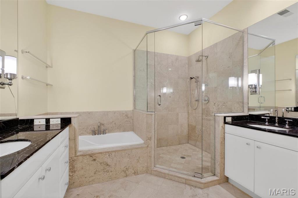 622 Forest Court Unit: 4A