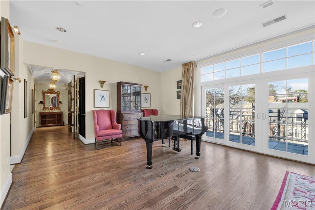 622 Forest Court Unit: 4A