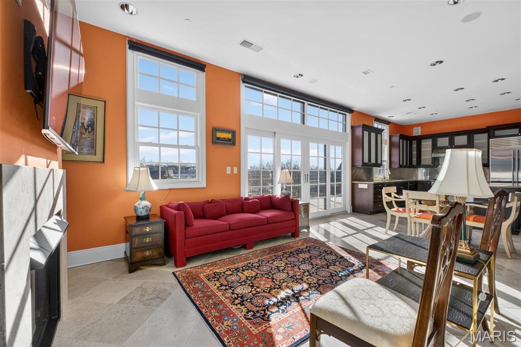 622 Forest Court Unit: 4A