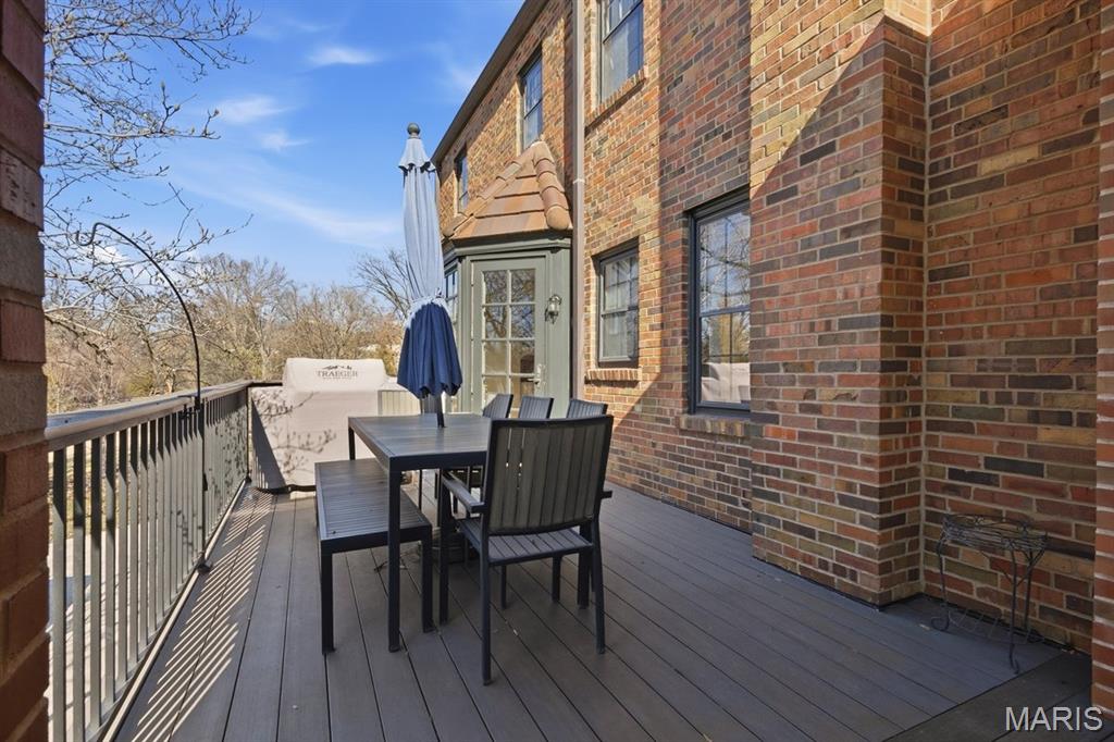 28 Lake Forest Drive