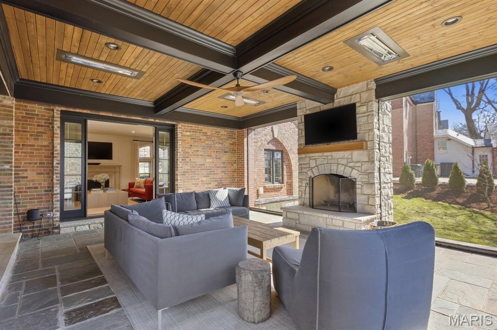 28 Lake Forest Drive