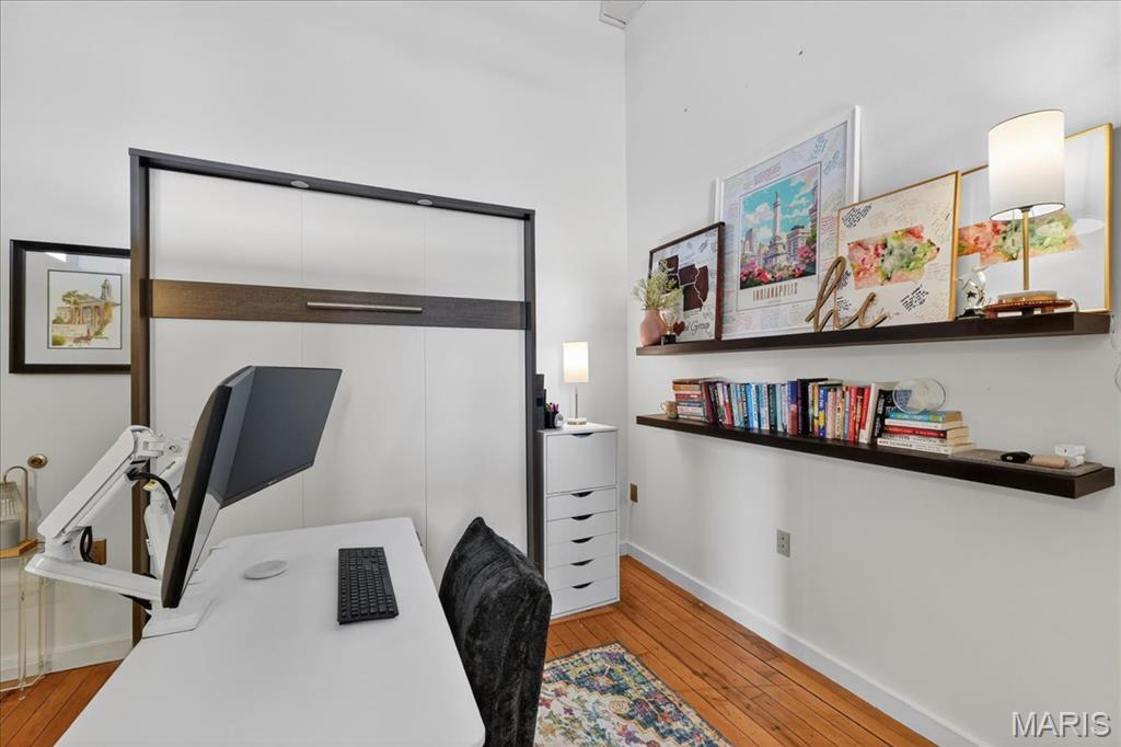 4242 Laclede Avenue Unit: 102