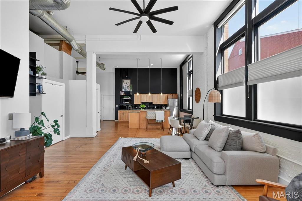 4242 Laclede Avenue Unit: 102