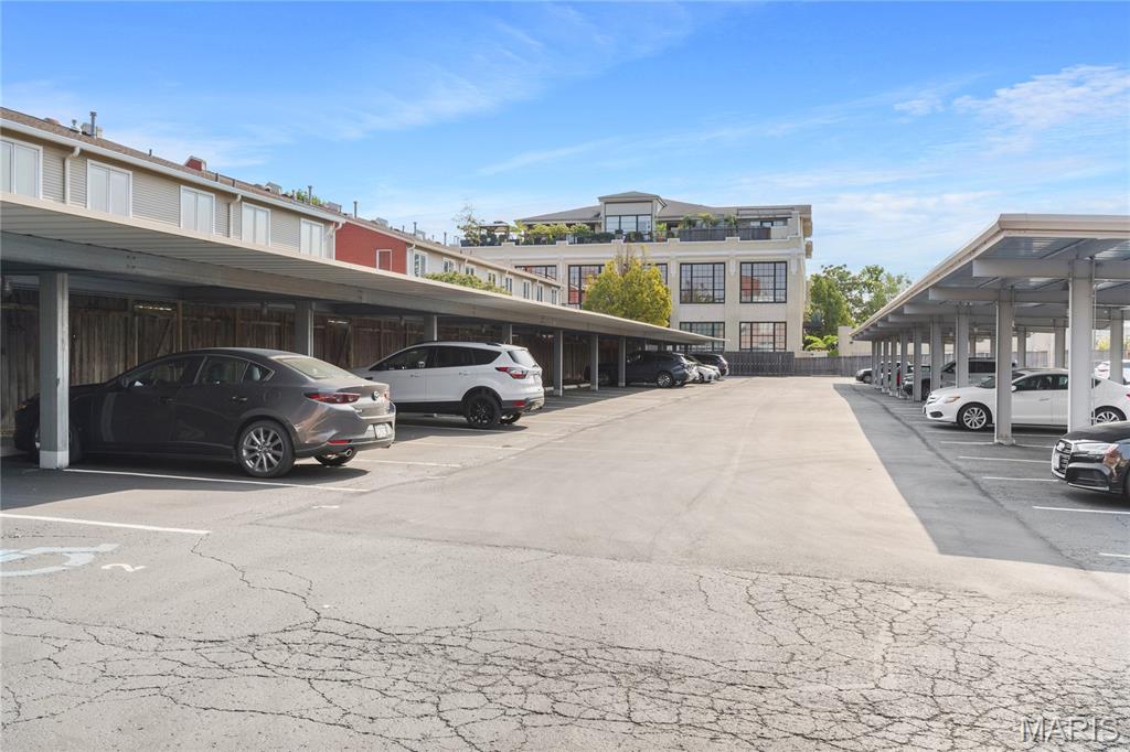 4242 Laclede Avenue Unit: 102