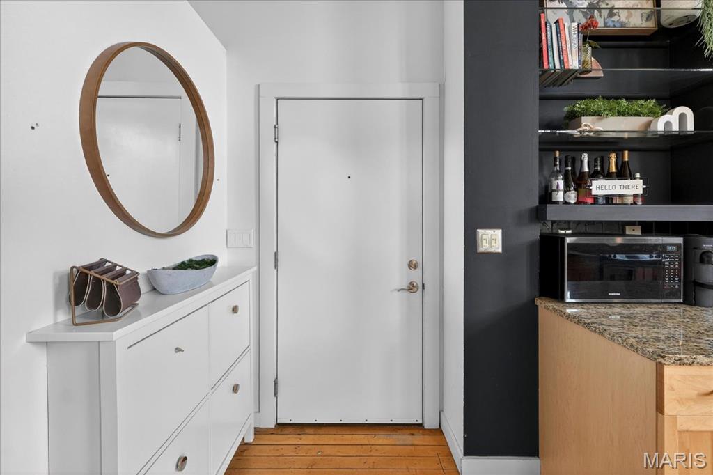 4242 Laclede Avenue Unit: 102