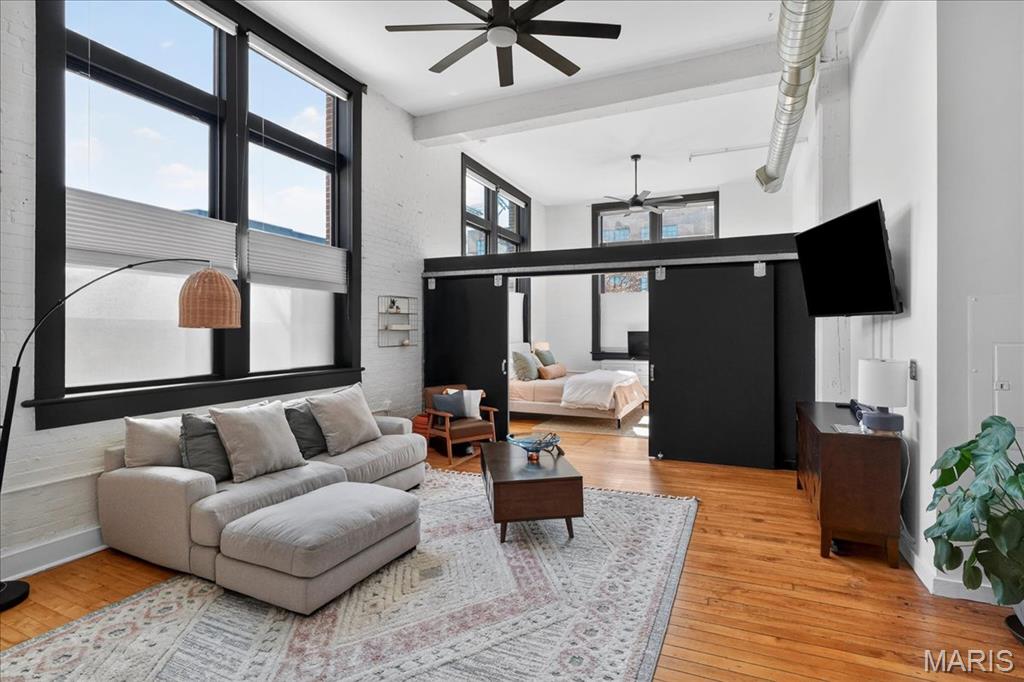 4242 Laclede Avenue Unit: 102