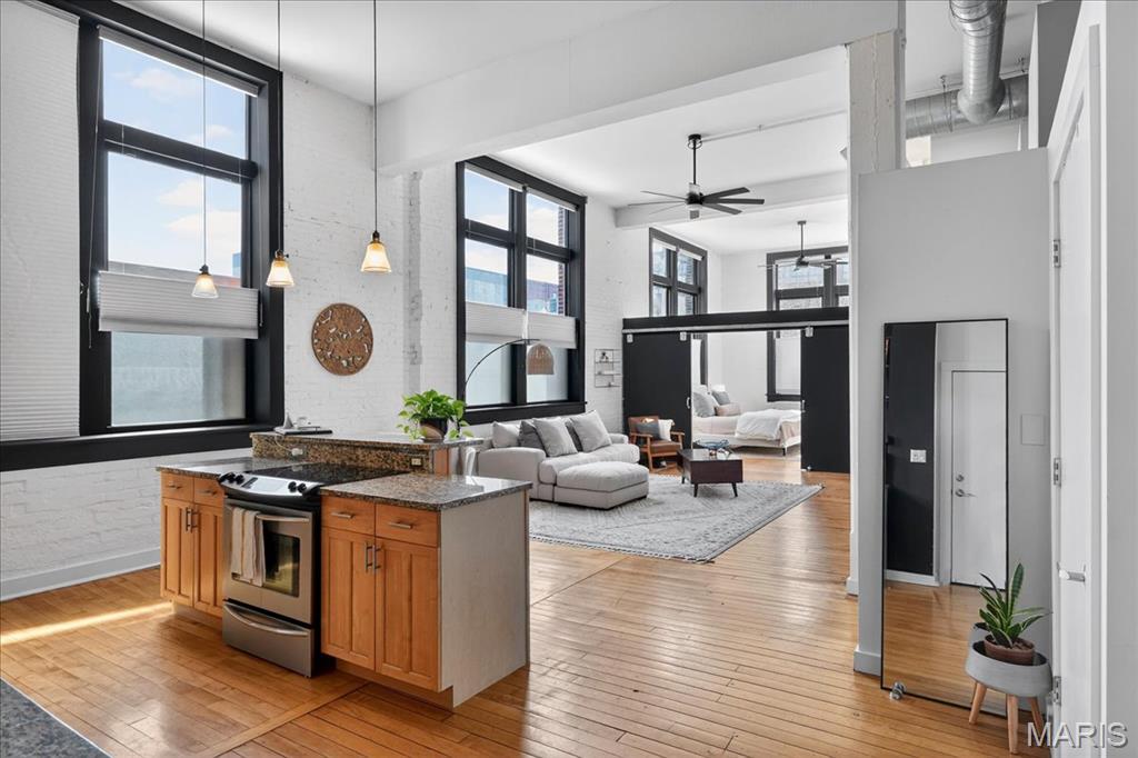 4242 Laclede Avenue Unit: 102