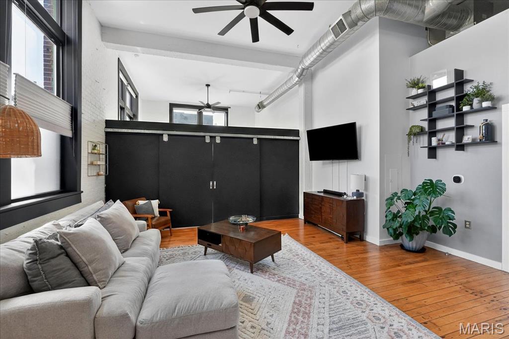 4242 Laclede Avenue Unit: 102