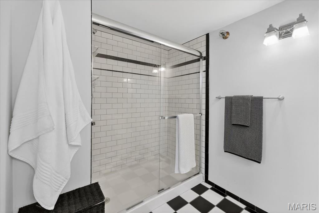 4242 Laclede Avenue Unit: 102