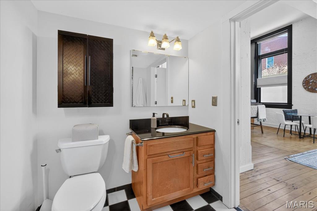 4242 Laclede Avenue Unit: 102