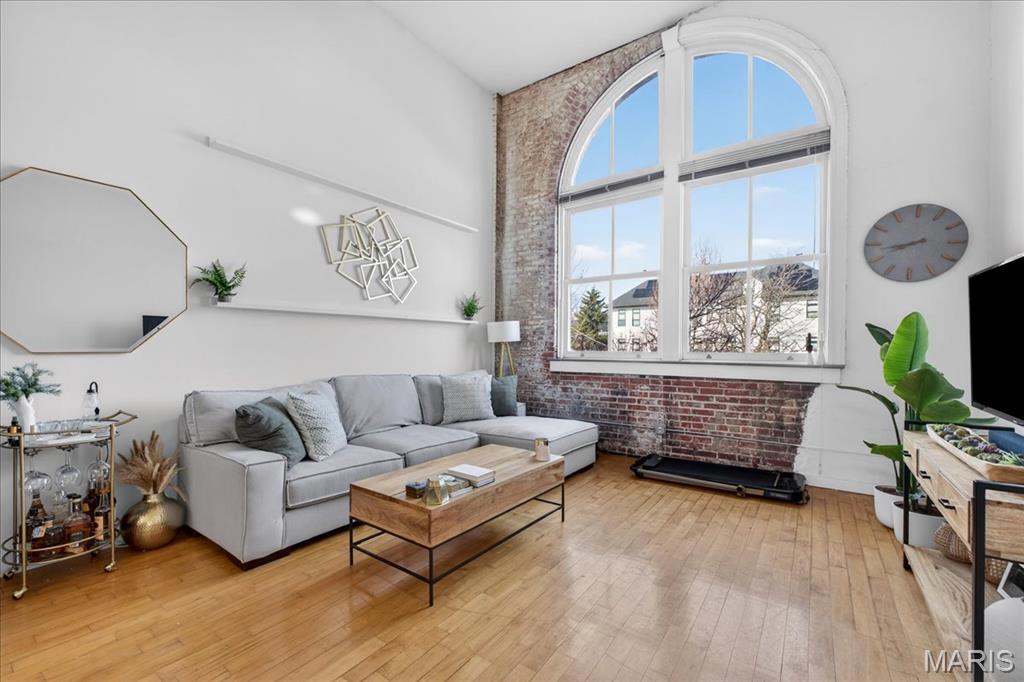 4242 Laclede Avenue Unit: 213