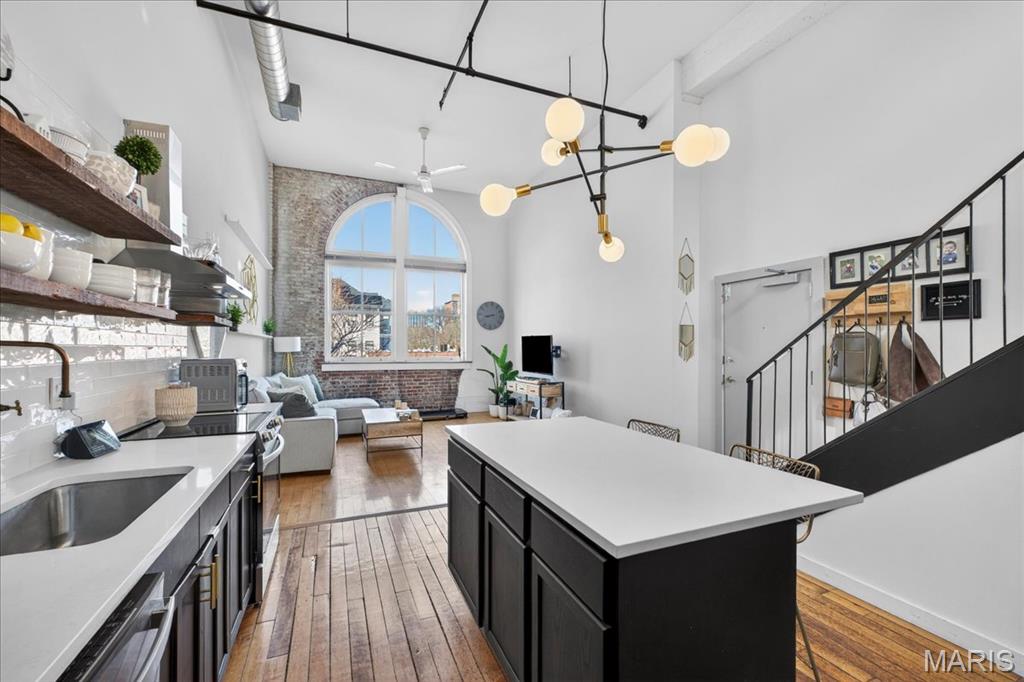 4242 Laclede Avenue Unit: 213