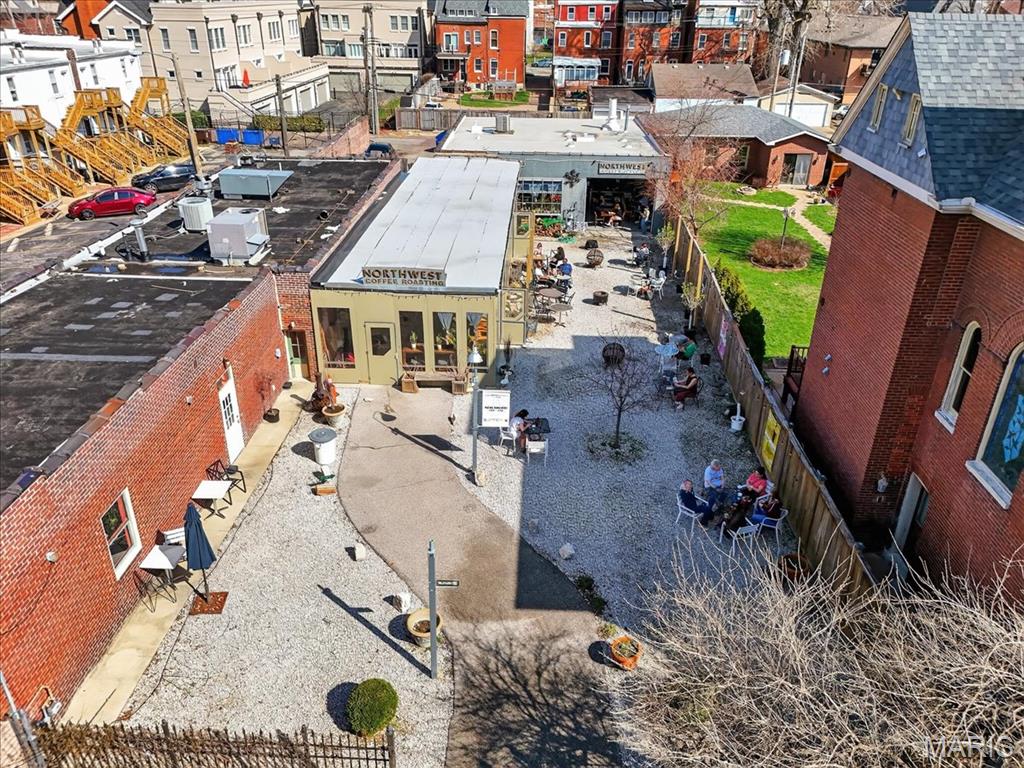 4242 Laclede Avenue Unit: 213