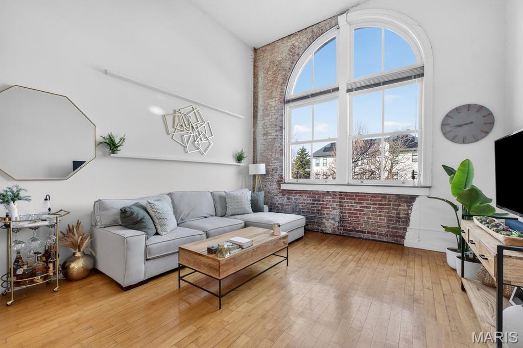 4242 Laclede Avenue Unit: 213