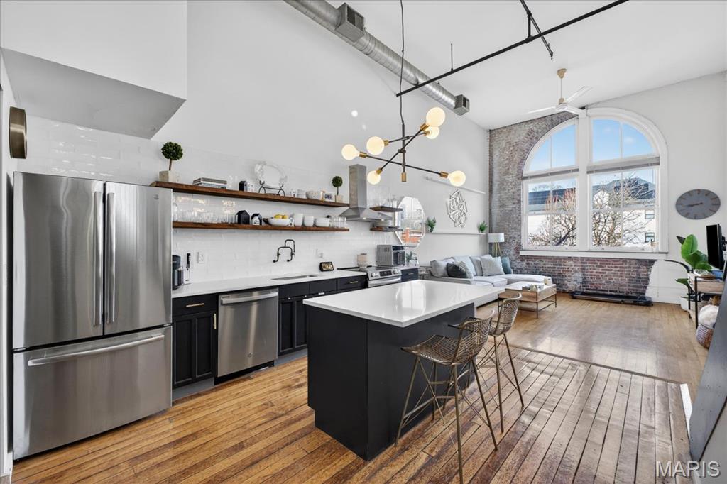 4242 Laclede Avenue Unit: 213