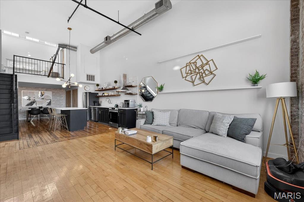 4242 Laclede Avenue Unit: 213