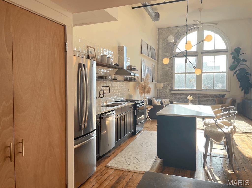 4242 Laclede Avenue Unit: 213