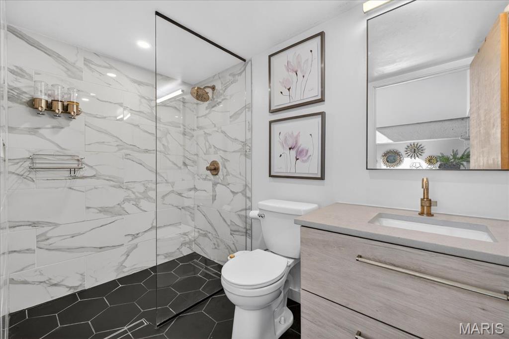 4242 Laclede Avenue Unit: 213