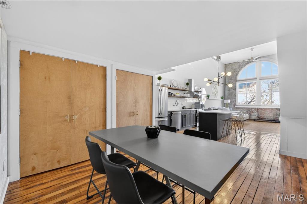 4242 Laclede Avenue Unit: 213