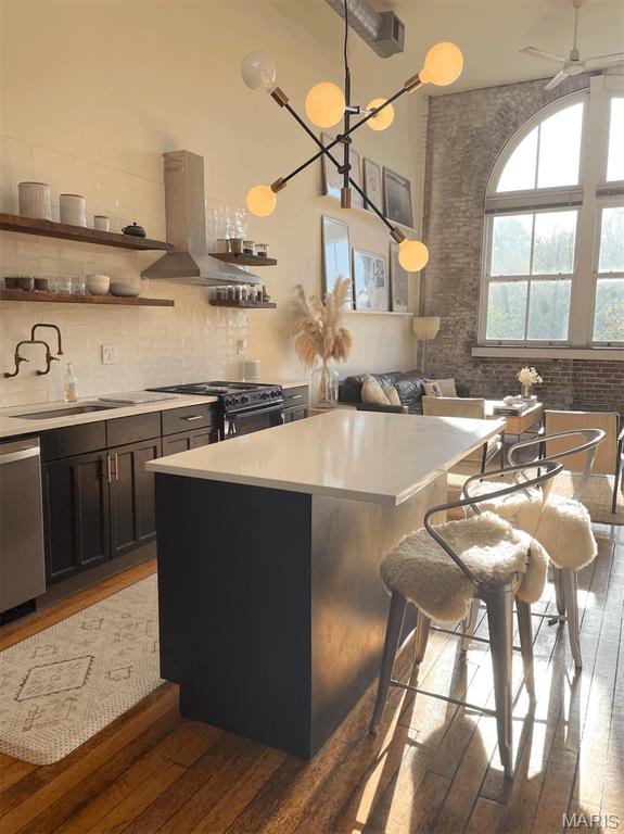 4242 Laclede Avenue Unit: 213