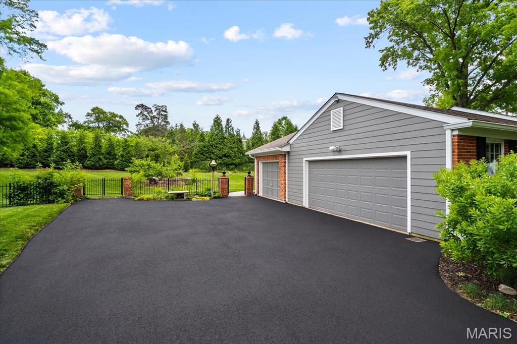 401 Steeplechase Lane