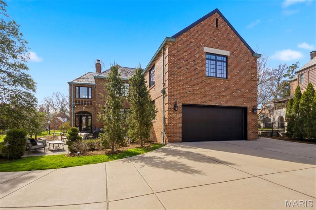 62 Lake Forest Drive