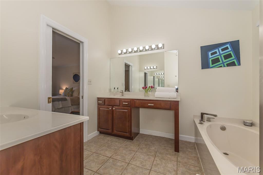 1418 Warson Oaks Court