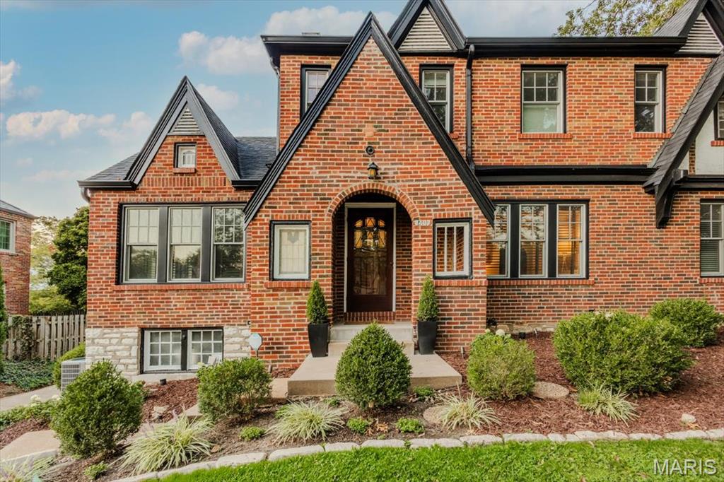 7407 Buckingham Drive