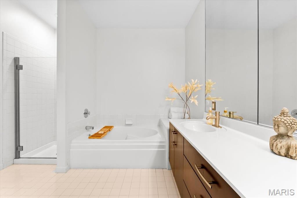 4111 W Pine Boulevard Unit: 12