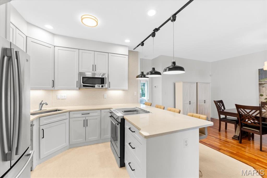 4111 W Pine Boulevard Unit: 12