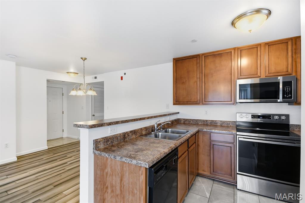 9755 Newham Drive Unit: 10D