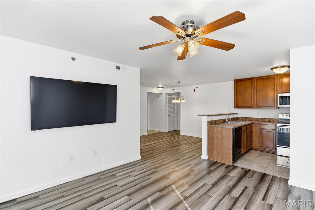 9755 Newham Drive Unit: 10D