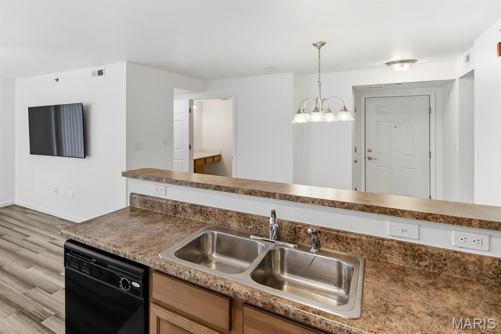 9755 Newham Drive Unit: 10D