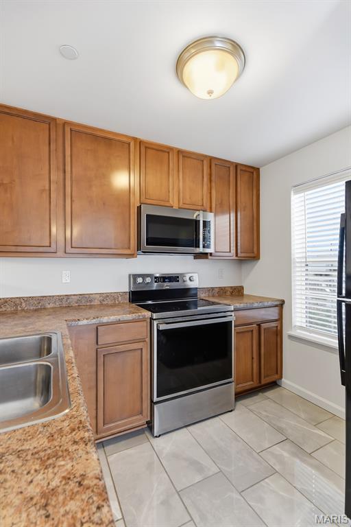 9755 Newham Drive Unit: 10D