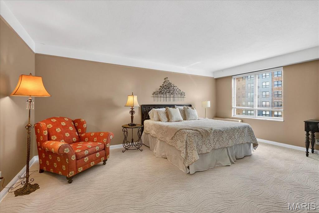 900 S Hanley Road Unit: 6C