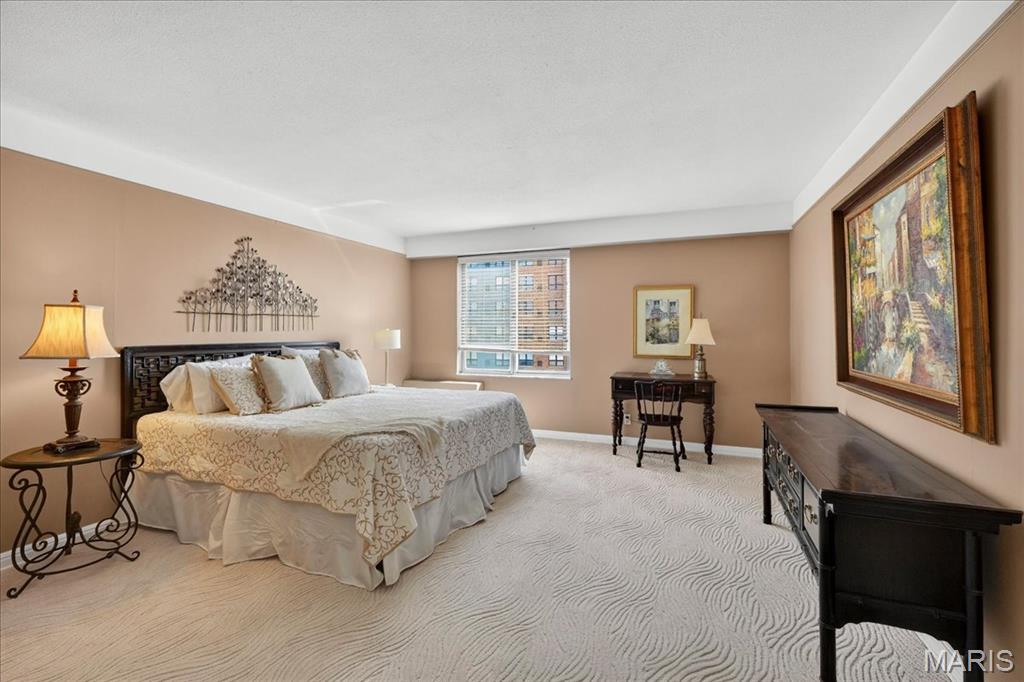 900 S Hanley Road Unit: 6C